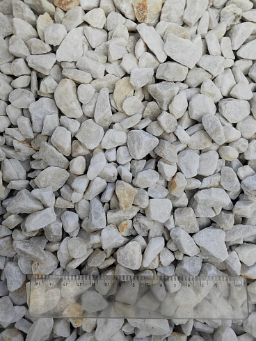 Kamenclub.ru: Мраморная крошка, щебень, цвет-белый, фр. 10-20 мм.  купить в Севастополе мрамор белый, молочный айвори каменная ландшафтная декоративная крошка шебня 12000 руб/т   фото КАМЕНЬ КЛУБ