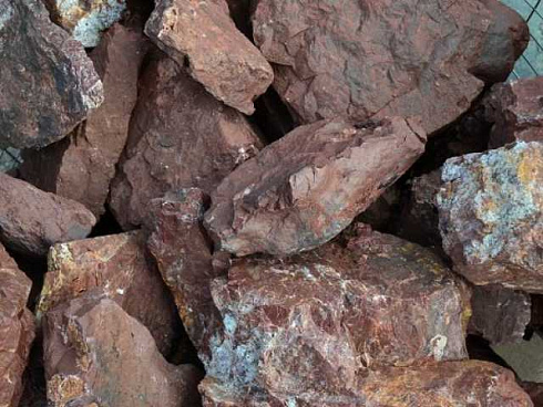 Kamenclub.ru: Щебень крошка красный (ЯШМА) фр. 5-10 мм.  купить в Севастополе крошка каменная яшмы красный, бордовый, темно-красный декоративная крошка ландшафтная каменная яшмоидная 8500 руб/т   фото КАМЕНЬ КЛУБ