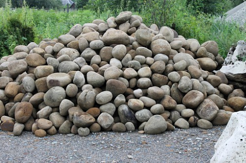 Kamenclub.ru: Песчаник ядра, фр. 100-300 мм  купить в Севастополе песчаник бежевый серый рыжий речная галька 5 000 руб/т   фото КАМЕНЬ КЛУБ