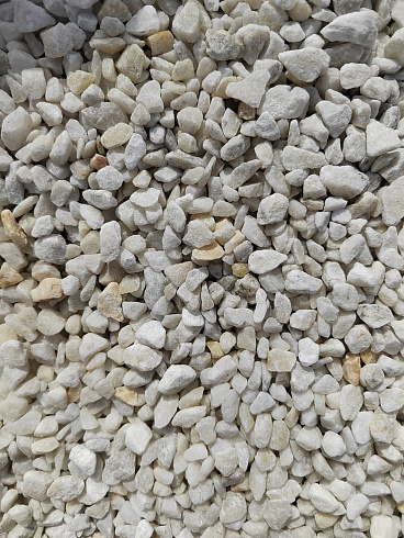 Kamenclub.ru: Мраморная крошка, щебень, цвет-белый, фр. 5-10 мм.  купить в Севастополе мрамор белый, айвори, молочный мраморная каменная крошка ландшафтная 12000 руб/т   фото КАМЕНЬ КЛУБ