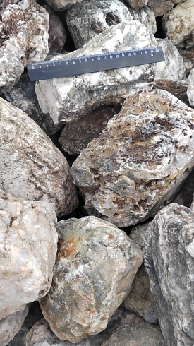 Kamenclub.ru: Кварцевый валунчик фр.100-300 мм.  купить в Севастополе кварц белый, бежевый молочный рыжий крупный природный камень галечник 7850 руб/т   фото КАМЕНЬ КЛУБ