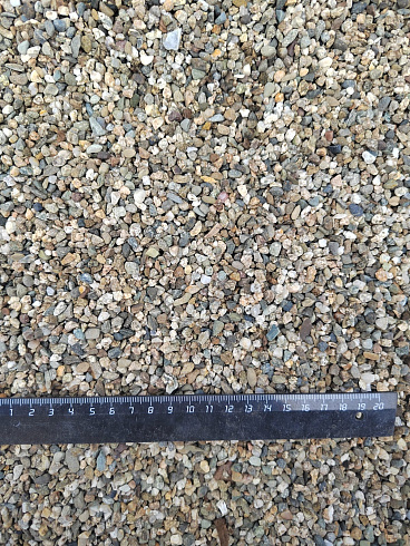 Kamenclub.ru: Галька речная окат (серая) фр.3-5 мм купить  в Севастополе галька речная серая бежевый темно-серый окатанный речной камень округлый 9500 руб/т   фото КАМЕНЬ КЛУБ