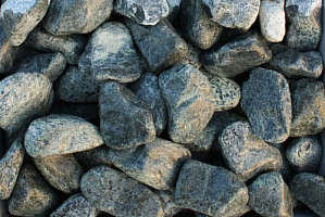 Kamenclub.ru: Щебень галтованный зеленый (змеевик) фр. 50-100 мм.  купить в Севастополе галтовка мраморная зеленый, салатовый мрамор 12 500 руб/т   фото КАМЕНЬ КЛУБ