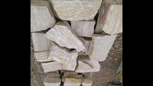 Kamenclub.ru: Песчаник пластушка желтый с рисунком (4-6 см)  купить в Севастополе плитняк пластушка желтый с рисунком песчаник 9 000 руб/м3   фото КАМЕНЬ КЛУБ