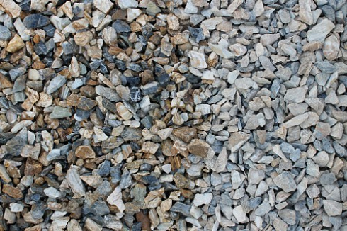 Kamenclub.ru: Мраморная крошка (щебень крошка медовый), фр. 10-20 мм.  купить в Севастополе песчаник бежевый, серый каменная ландшафтная крошка  12000 руб/т   фото КАМЕНЬ КЛУБ