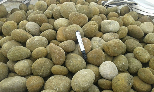 Kamenclub.ru: Песчаник ядра, фр. 100-300 мм  купить в Севастополе песчаник бежевый серый рыжий речная галька 5 000 руб/т   фото КАМЕНЬ КЛУБ