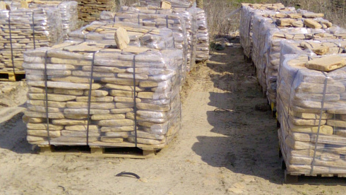 Kamenclub.ru: Песчаник пластушка галтованный желтый с рисунком (3 см)  купить в Севастополе плитняк - пластушка желтый песчаник 21000 руб/м3   фото КАМЕНЬ КЛУБ