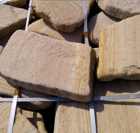 Kamenclub.ru: Песчаник пластушка галтованный желтый с рисунком (3 см)  купить в Севастополе плитняк - пластушка желтый песчаник 21000 руб/м3   фото КАМЕНЬ КЛУБ