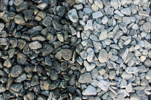 Kamenclub.ru: Щебень галтованный зеленый (змеевик) фр. 20-40 мм.  купить в Севастополе мрамор зеленый, салатовый оголтованный щебень мраморный 12500 руб/т   фото КАМЕНЬ КЛУБ