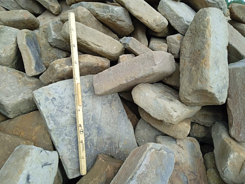 Kamenclub.ru: Песчаник для мощения дорожек, площадок, парковок ( фр 5-10 см)  купить в Севастополе песчаник  серый желтый коричневый рыжий песчаник оголтованный окатанный 6500 руб/т   фото КАМЕНЬ КЛУБ