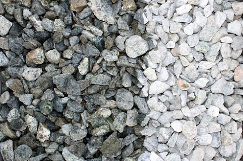 Kamenclub.ru: Щебень крошка зеленый (змеевик) фр. 20-40 мм.  купить в Севастополе мрамор зеленый, салатовый ландшафтная мраморная крошка 8500 руб/т   фото КАМЕНЬ КЛУБ