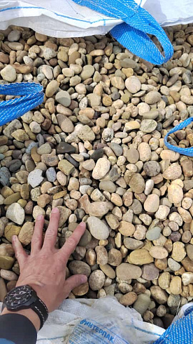 Kamenclub.ru: Галька речная окат рыжая фр. 20-40 мм. купить  в Севастополе галька речная окатанная рыжая желтая серая округлая речная галька 5000 руб/т   фото КАМЕНЬ КЛУБ