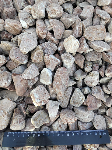 Kamenclub.ru: Мраморная крошка (щебень галтованный розовый) фр.20-40 мм.  купить в Севастополе мрамор розовый, красный оголтованный округлый щебень  15000 руб/т   фото КАМЕНЬ КЛУБ
