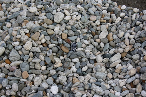 Kamenclub.ru: Галька речная окат (серая) фр.40-60 мм купить  в Севастополе галька речная серый бежевый рыжий коричневый округлый речной камень 5000 руб/т   фото КАМЕНЬ КЛУБ