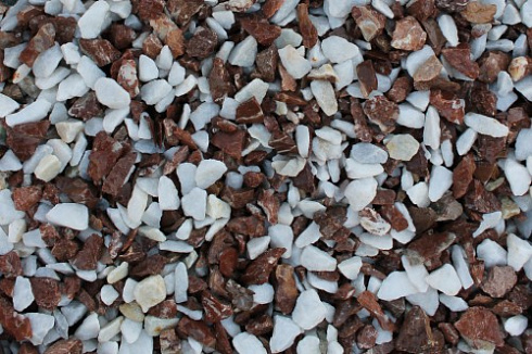 Kamenclub.ru: Мраморная крошка (щебень крошка микс : белый-черный-розовый) фр. 20-40 мм.  купить в Севастополе мрамор белый, черный, розовый декоративная ландшафтная крошка 12000 руб/т   фото КАМЕНЬ КЛУБ