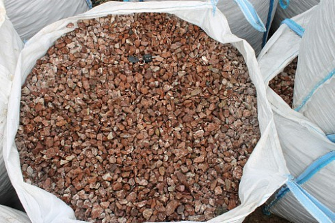 Kamenclub.ru: Мраморная крошка (щебень крошка розовый) фр. 10-20 мм.  купить в Севастополе мрамор розовый, красный каменная декоративная крошка ландшафтная 11000 руб/т   фото КАМЕНЬ КЛУБ