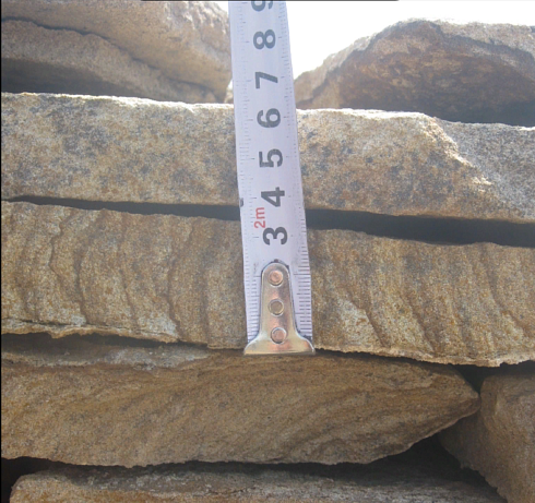 Kamenclub.ru: Песчаник пластушка желтый с рисунком (3 см)  купить в Севастополе песчаник желтый с рисунком, рыжий, желтый песчаник пластушка ландшафтная рваная 8 500 руб/м3   фото КАМЕНЬ КЛУБ