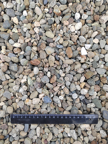 Kamenclub.ru: Галька речная окат (серая) фр.10-20 мм купить  в Севастополе галька речная серая, серый, темно-серый, светло-серый, коричневый ландшафтная декоративная речная окатанная округлая галька 5000 руб/т   фото КАМЕНЬ КЛУБ