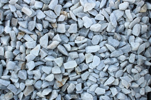 Kamenclub.ru: Мраморная крошка, щебень, цвет-белый,  фр. 20-40 мм.  купить в Севастополе мрамор белый молочный слоновая кость айвори  мраморная крошка ландшафтная 12000 руб/т   фото КАМЕНЬ КЛУБ