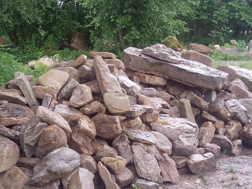 Kamenclub.ru: Песчаник декоративный ландшафтный (фр. 300-500 мм)  купить в Севастополе песчаник желтый рыжий серый зеленый валун речной окатанный природный песчаника 4 500 руб/т   фото КАМЕНЬ КЛУБ