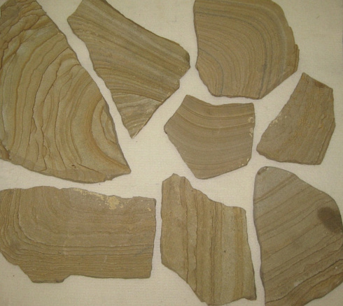 Kamenclub.ru: Песчаник пластушка желтый с разводом под дерево (2 см)  купить в Севастополе плитняк желтый с разводами, желтый, рыжий, серый песчаник пластушка рваная ландшафтная 11 000 руб/м3   фото КАМЕНЬ КЛУБ