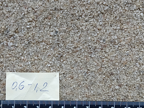 Кварцевый песок для площадок фр. 0,6-1,2 мм.  купить в Севастополе фото Камень Клуб