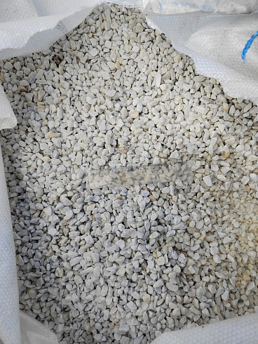 Kamenclub.ru: Мраморная крошка, щебень, цвет-белый, фр. 5-10 мм.  купить в Севастополе мрамор белый, айвори, молочный мраморная каменная крошка ландшафтная 12000 руб/т   фото КАМЕНЬ КЛУБ