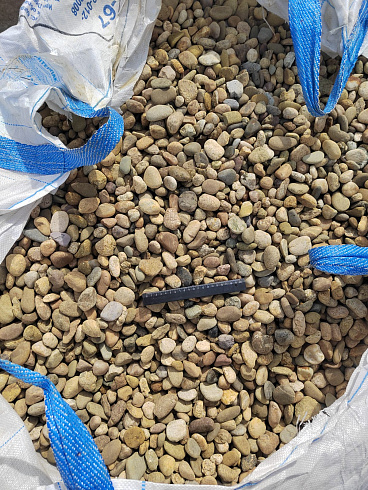 Kamenclub.ru: Галька речная окат рыжая фр. 20-40 мм. купить  в Севастополе галька речная окатанная рыжая желтая серая округлая речная галька 5000 руб/т   фото КАМЕНЬ КЛУБ