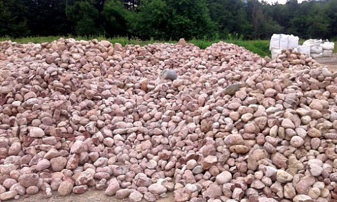 Kamenclub.ru: Розовый валунчик фр.100-300 мм.  купить в Севастополе крупный природный камень розовый, серый молочный красный речной галечник природный 7850 руб/т   фото КАМЕНЬ КЛУБ