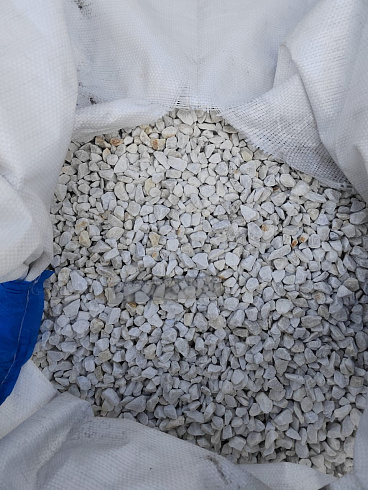 Kamenclub.ru: Мраморная крошка, щебень, цвет-белый, фр. 10-20 мм.  купить в Севастополе мрамор белый, молочный айвори каменная ландшафтная декоративная крошка шебня 12000 руб/т   фото КАМЕНЬ КЛУБ