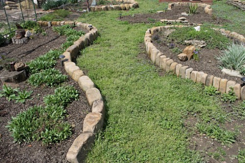 Kamenclub.ru: Песчаник для строительства и кладки блочный (фр 100-200 мм)  купить в Севастополе песчаник бежевый серый рыжий валун мелкий для строительства песчаник 6500 руб/т   фото КАМЕНЬ КЛУБ