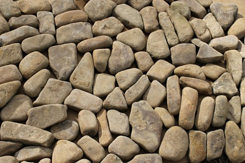 Kamenclub.ru: Песчаник брусчатка  купить в Севастополе    5 500 руб/т   фото КАМЕНЬ КЛУБ