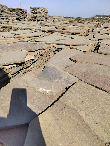 Kamenclub.ru: Песчаник пластушка серо-зеленый (4,0 см- 5,0 см)  купить в Севастополе песчаник серо-зеленый, серый, зеленый песчаник рваный ландшафтный колотый 9000 руб/м3   фото КАМЕНЬ КЛУБ