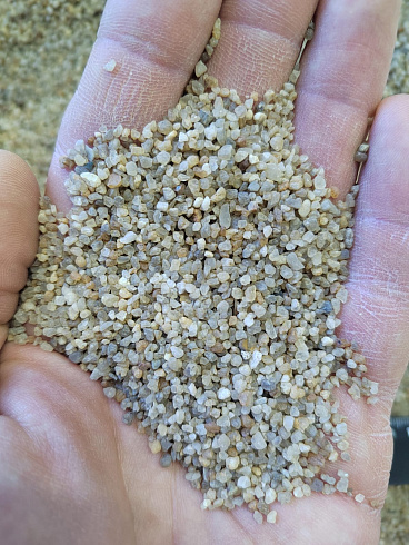 Кварцевый песок для водоподготовки фр. 1,6-3 мм.  купить в Севастополе фото Камень Клуб