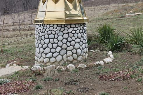 Kamenclub.ru: Галька речная плоская (бело-серая) фр. 100-200-300 мм. купить  в Севастополе галька речная плоская серый, белый, бело-серый, серо-белый речная галька плоская  9000 руб/т   фото КАМЕНЬ КЛУБ