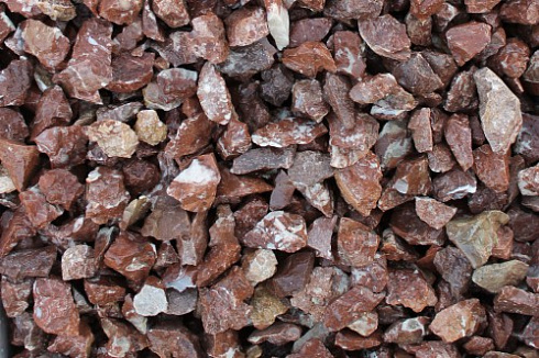 Kamenclub.ru: Мраморная крошка (щебень крошка розовый) фр. 20-40 мм.  купить в Севастополе мрамор розовый, красный мраморная крошка декоративная 11000 руб/т   фото КАМЕНЬ КЛУБ