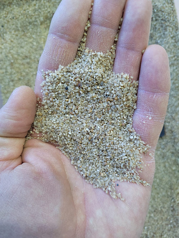 Кварцевый песок для площадок фр. 0,6-1,2 мм.  купить в Севастополе фото Камень Клуб