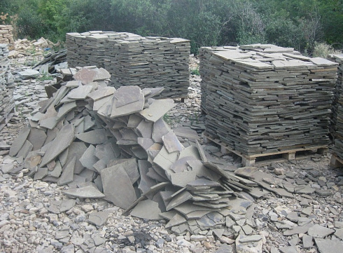 Kamenclub.ru: Песчаник пластушка серо-зеленый (1,5 см)  купить в Севастополе плитняк - пластушка серо-зеленый, серый, зеленый пластушка рваная ландшафтная колотая 10200 руб/м3   фото КАМЕНЬ КЛУБ