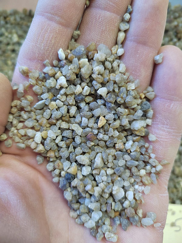 Кварцевый песок для площадок фр. 2-5 мм.  купить в Севастополе фото Камень Клуб