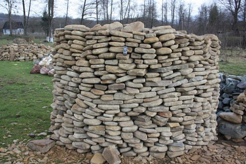 Kamenclub.ru: Песчаник для мощения дорожек, площадок, парковок ( фр 5-10 см)  купить в Севастополе песчаник  серый желтый коричневый рыжий песчаник оголтованный окатанный 6500 руб/т   фото КАМЕНЬ КЛУБ