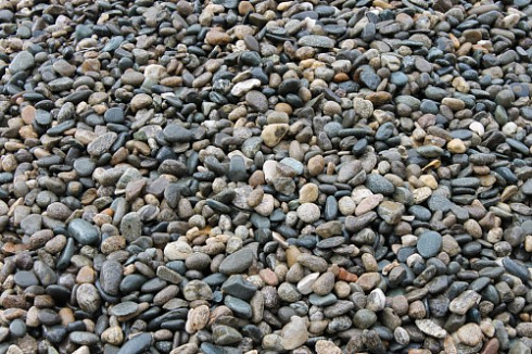 Kamenclub.ru: Галька горная речная окат (цветная) фр. 20-40 мм. купить  в Севастополе галька речная серый синий бежевый белый окатанная речная галька ландшафтная 6800 руб/т   фото КАМЕНЬ КЛУБ