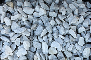 Kamenclub.ru: Мраморная крошка, щебень, цвет-белый, фр. 40-70 мм.  купить в Севастополе мрамор белый молочный айвори мраморный каменный декоративный  12000 руб/т   фото КАМЕНЬ КЛУБ