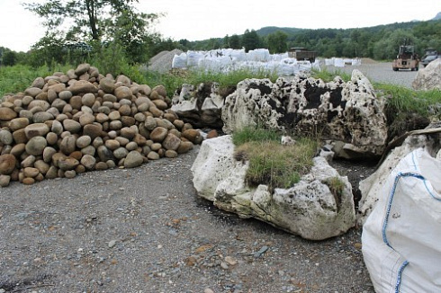 Kamenclub.ru: Песчаник ядра, фр. 100-300 мм  купить в Севастополе песчаник бежевый серый рыжий речная галька 5 000 руб/т   фото КАМЕНЬ КЛУБ