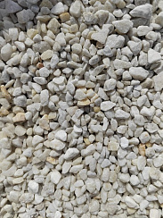 Kamenclub.ru: Мраморная крошка, щебень, цвет-белый, фр. 5-10 мм.  купить в Севастополе мрамор белый, айвори, молочный мраморная каменная крошка ландшафтная 12000 руб/т   фото КАМЕНЬ КЛУБ