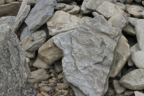 Kamenclub.ru: Песчаник декоративный ландшафтный (фр. 300-500 мм)  купить в Севастополе песчаник желтый рыжий серый зеленый валун речной окатанный природный песчаника 4 500 руб/т   фото КАМЕНЬ КЛУБ